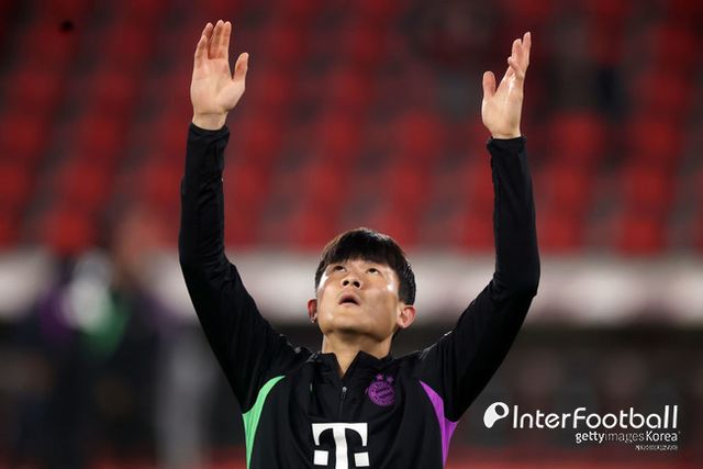 최근 바이에른 뮌헨 주전에서 밀린 김민재가 최근 맨체스터 유나이티드와 다시 연결됐다. 영국의 한 매체는 김민재가 맨유, 리버풀, 토트넘 훗스퍼를 비롯해 영국에서 많은 팬을 보유하고 있다고 조명했다. 실제 이적 가능성은 매우 희박하지만, 김민재를 향한 관심이 느껴지는 대목이다.[사진=게티 이미지]