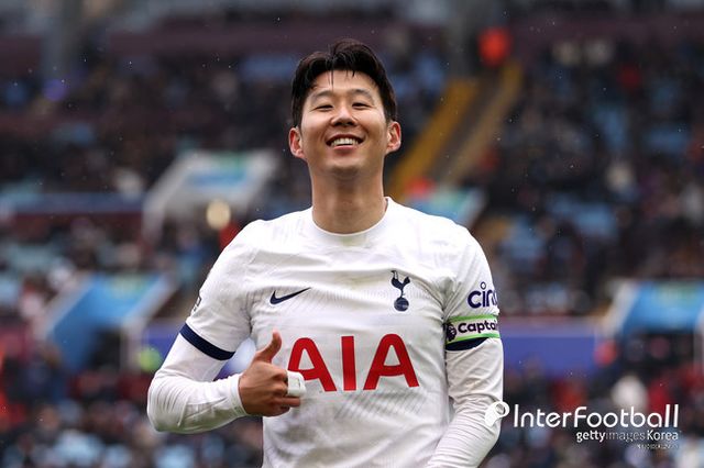 [사진= 게티 이미지] 토트넘 훗스퍼가 '주장' 손흥민과 재계약을 맺고자 한다. 지난해 재계약 협상을 처음 시작했으며, 지금도 진행 중이다. 동행 의지를 확인할 수 있다.