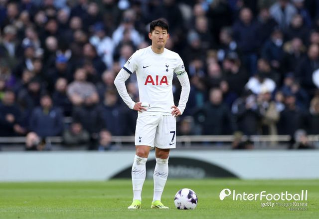 [사진=게티이미지]&nbsp;토트넘 훗스퍼는 3일 오전 0시 영국 런던에 위치한 토트넘 훗스퍼 스타디움에서 열린&nbsp;2023-24시즌 프리미어리그(PL) 27라운드에서 크리스탈 팰리스에 3-1로 승리했다. 이로써 토트넘은 15승 5무 6패(승점 50)로 리그 5위에, 팰리스는 7승 7무 13패(승점 28)로 리그 14위에 위치하게 됐다.