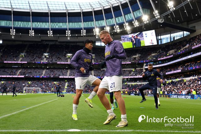 [사진=게티이미지]&nbsp;토트넘 훗스퍼는 3일 오전 0시 영국 런던에 위치한 토트넘 훗스퍼 스타디움에서 열린&nbsp;2023-24시즌 프리미어리그(PL) 27라운드에서 크리스탈 팰리스에 3-1로 승리했다. 이로써 토트넘은 15승 5무 6패(승점 50)로 리그 5위에, 팰리스는 7승 7무 13패(승점 28)로 리그 14위에 위치하게 됐다.