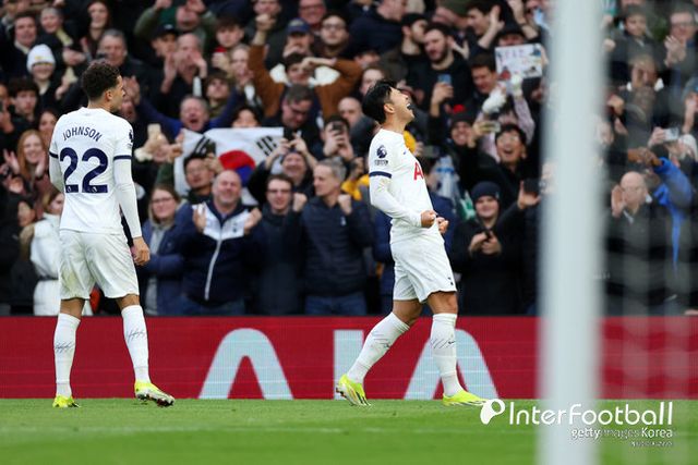 [사진=게티이미지]&nbsp;토트넘 훗스퍼는 3일 오전 0시 영국 런던에 위치한 토트넘 훗스퍼 스타디움에서 열린&nbsp;2023-24시즌 프리미어리그(PL) 27라운드에서 크리스탈 팰리스에 3-1로 승리했다. 이로써 토트넘은 15승 5무 6패(승점 50)로 리그 5위에, 팰리스는 7승 7무 13패(승점 28)로 리그 14위에 위치하게 됐다.