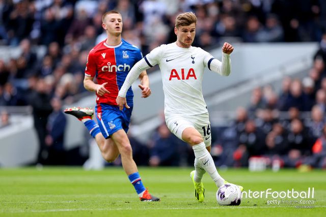 [사진=게티이미지]&nbsp;토트넘 훗스퍼는 3일 오전 0시 영국 런던에 위치한 토트넘 훗스퍼 스타디움에서 열린&nbsp;2023-24시즌 프리미어리그(PL) 27라운드에서 크리스탈 팰리스에 3-1로 승리했다. 이로써 토트넘은 15승 5무 6패(승점 50)로 리그 5위에, 팰리스는 7승 7무 13패(승점 28)로 리그 14위에 위치하게 됐다.