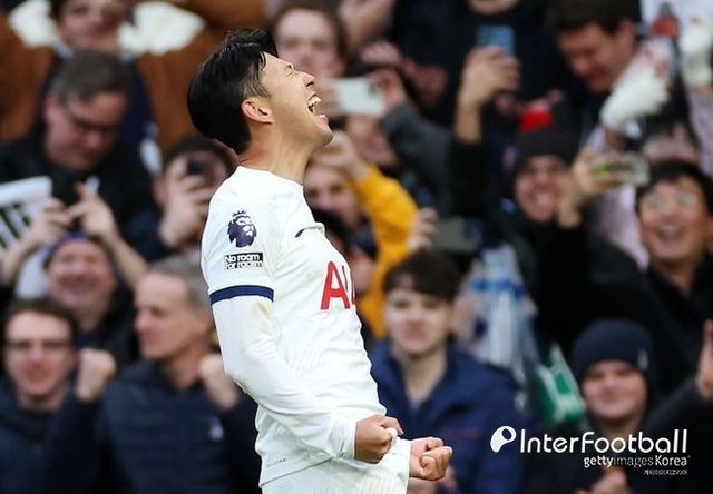[사진=게티이미지]&nbsp;토트넘 훗스퍼는 3일 오전 0시 영국 런던에 위치한 토트넘 훗스퍼 스타디움에서 열린&nbsp;2023-24시즌 프리미어리그(PL) 27라운드에서 크리스탈 팰리스에 3-1로 승리했다. 이로써 토트넘은 15승 5무 6패(승점 50)로 리그 5위에, 팰리스는 7승 7무 13패(승점 28)로 리그 14위에 위치하게 됐다.