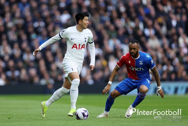 [사진=게티이미지]&nbsp;토트넘 훗스퍼는 3일 오전 0시 영국 런던에 위치한 토트넘 훗스퍼 스타디움에서 열린&nbsp;2023-24시즌 프리미어리그(PL) 27라운드에서 크리스탈 팰리스에 3-1로 승리했다. 이로써 토트넘은 15승 5무 6패(승점 50)로 리그 5위에, 팰리스는 7승 7무 13패(승점 28)로 리그 14위에 위치하게 됐다.