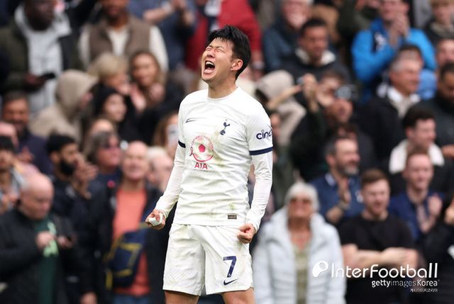 [사진=게티이미지] 엔제 포스테코글루 감독은 웨스트햄 유나이티드와의 맞대결을 앞두고 열린 사전 기자회견에서 '손흥민은 클럽을 위해 160골을 넣었다. 주장을 맡기기로 한 결정이 효과가 있었는가?'라는 질문에 대해&nbsp;"그를 주장으로 임명하는 것은 어려운 결정이 아니었다. 분명 다음 주장을 누구로 선정할지가 큰 결정이었다"고 밝혔다.