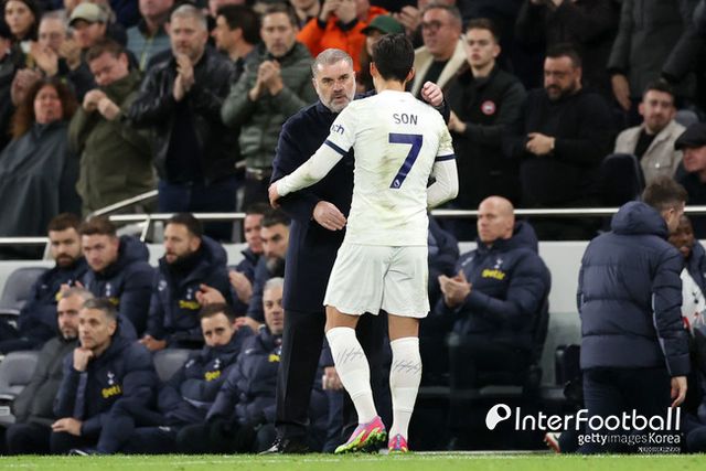 [사진=게티이미지] 엔제 포스테코글루 감독은 웨스트햄 유나이티드와의 맞대결을 앞두고 열린 사전 기자회견에서 '손흥민은 클럽을 위해 160골을 넣었다. 주장을 맡기기로 한 결정이 효과가 있었는가?'라는 질문에 대해&nbsp;"그를 주장으로 임명하는 것은 어려운 결정이 아니었다. 분명 다음 주장을 누구로 선정할지가 큰 결정이었다"고 밝혔다.