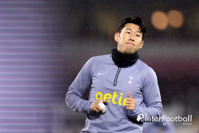 [사진=게티이미지]&nbsp;토트넘은 3일 오전 4시 45분(한국시간) 영국 런던에 위치한 런던 스타디움에서 열린&nbsp;2023-24시즌 프리미어리그(PL) 31라운드에서 웨스트햄 유나이티드와 1-1로 비겼다.&nbsp;토트넘은 승점 57점에 도달하며 5위에 머물렀다. 4위 아스톤 빌라와 승점 차이는 2점이다. 빌라는 4일 맨체스터 시티와 격돌한다.