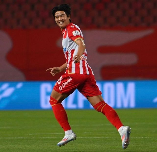 사진=즈베즈다.&nbsp;츠르베나 즈베즈다는 21일 오전 4시(한국시간) 노르웨이 보되에 위치한 아스미라 스타디온에서 열린 2024-25시즌 유럽축구연맹(UEFA) 챔피언스리그(UCL) 플레이오프 1차전에서 보되에 1-2로 패배했다. 황인범과 설영우는 풀타임을 소화했고 황인범은 절묘한 크로스로 만회골을 도왔다.