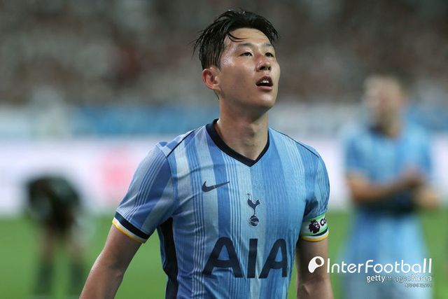 [사진=게티이미지] 스코틀랜드 국가대표 및 첼시, 셀틱 등에서 활약한&nbsp;크레이그 벌리는 'ESPN'과 인터뷰에서 "전방에 있는 모든 선수들은&nbsp;이 경기를 절대 질 수 없다고 느끼고 있는 것처럼 느껴졌다. 너무 쉽게 생각했다.&nbsp;거의 '우리가 이 팀을 너무 압도하고 있어서 두 번째 골은 반드시 나올 것이다'라는 거만함에 가까운 느낌이었다"고 비판했다.