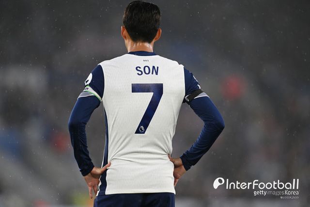 [사진=게티이미지] 스코틀랜드 국가대표 및 첼시, 셀틱 등에서 활약한&nbsp;크레이그 벌리는 'ESPN'과 인터뷰에서 "전방에 있는 모든 선수들은&nbsp;이 경기를 절대 질 수 없다고 느끼고 있는 것처럼 느껴졌다. 너무 쉽게 생각했다.&nbsp;거의 '우리가 이 팀을 너무 압도하고 있어서 두 번째 골은 반드시 나올 것이다'라는 거만함에 가까운 느낌이었다"고 비판했다.