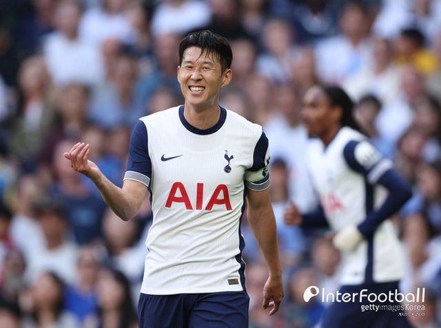 [사진=게티이미지] 스코틀랜드 국가대표 및 첼시, 셀틱 등에서 활약한&nbsp;크레이그 벌리는 'ESPN'과 인터뷰에서 "전방에 있는 모든 선수들은&nbsp;이 경기를 절대 질 수 없다고 느끼고 있는 것처럼 느껴졌다. 너무 쉽게 생각했다.&nbsp;거의 '우리가 이 팀을 너무 압도하고 있어서 두 번째 골은 반드시 나올 것이다'라는 거만함에 가까운 느낌이었다"고 비판했다.