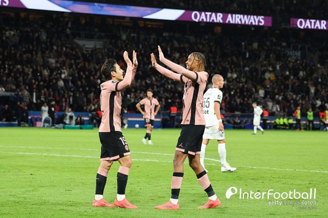 사진=게티 이미지/스페인 매체 ‘아스’는 “PSG에서 이강인은 확실히 엔리케에게 가장 큰 가지를 가져다 두는 선수다. 엔리케 감독은 공격형 미드필더, 윙어, 가짜 9번까지 고루 소화하는 이강인의 다재다능에 크게 기뻐했다”라고 밝혔다.