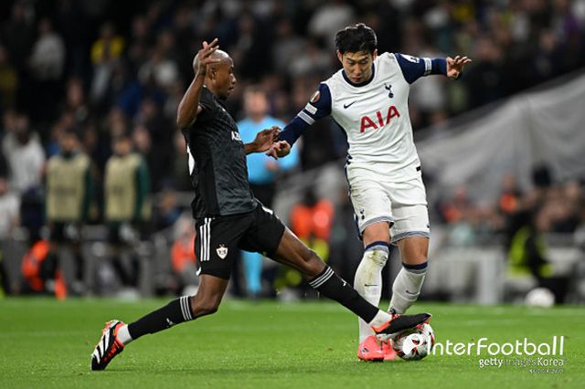 사진=게티 이미지/포스테코글루 감독은 “무어가 준비가 되지 않았다는 주장에 동의하지 않는다. 손흥민의 상태와 함께 지켜보겠다. 오도베르, 히샬리송이 빠졌다. 우리는 제한적이지만 베르너와 무어가 있다. 쿨루셉스키도 측면으로 나올 수도 있다. 몇 가지 옵션이 있지만 우선 손흥민의 상태를 지켜 보겠다”라고 말했다.