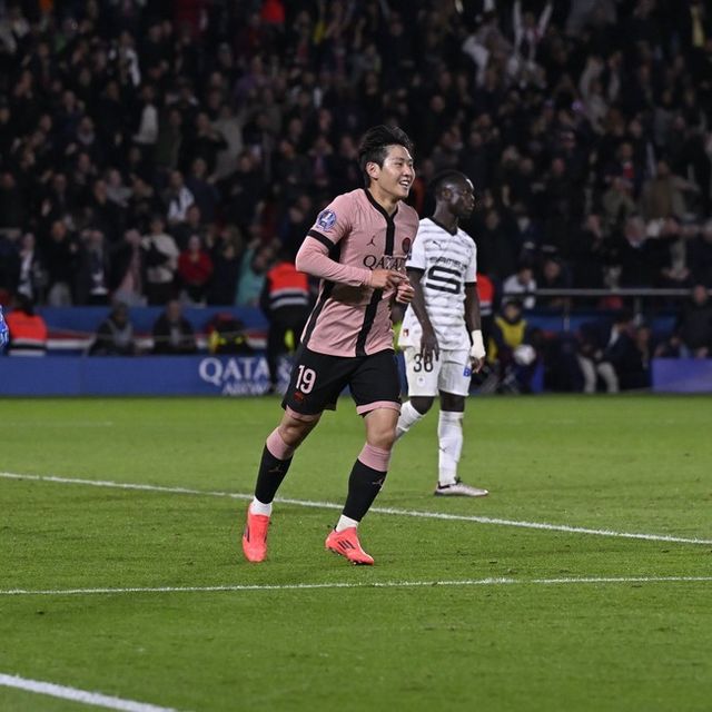 사진=파리 생제르맹/스페인 매체 ‘아스’는 “PSG에서 이강인은 확실히 엔리케에게 가장 큰 가지를 가져다 두는 선수다. 엔리케 감독은 공격형 미드필더, 윙어, 가짜 9번까지 고루 소화하는 이강인의 다재다능에 크게 기뻐했다”라고 밝혔다.