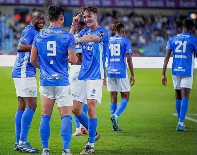 사진=헹크/헹크는 28일(한국시간) 벨기에 헹크에 위치한 세게카 아레나에서 열린 2024-25시즌 벨기에 주필러 프로리그 9라운드에서 메헬렌에 2-1로 이겼다.&nbsp;오현규는 헹크 이적 후 처음으로 멀티골을 기록했고 오현규는 상의 탈의 세리머니를 선보였다.