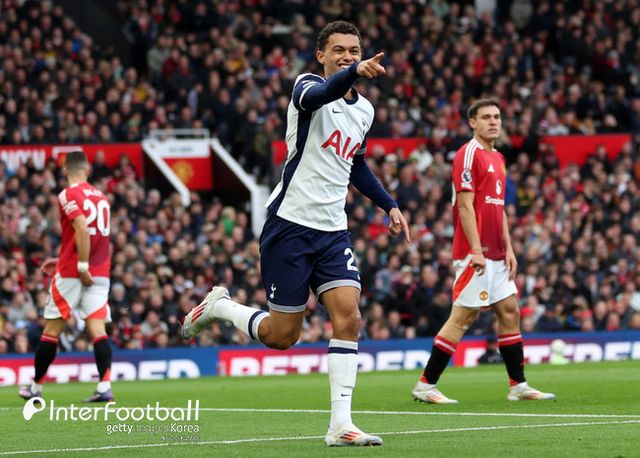 사진=게티 이미지/손흥민이 결장한 가운데&nbsp;토트넘은 30일 오전 12시 30분(이하 한국시간) 영국 맨체스터에 위치한 올드 트래포드에서 열린 2024-25시즌 프리미어리그 6라운드에서 맨유에 3-0으로 승리했다.