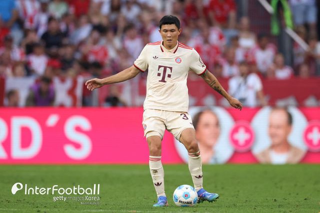 [사진=게티이미지]&nbsp;프랑스 매체 '프랑스 풋볼'은 5일 2024&nbsp;발롱도르 후보 30인을 공개했다.&nbsp;발롱도르는 '프랑스 풋볼'이 선정한 각국 기자단&nbsp;투표를 통해 최고의 활약을 펼친 선수에게 주어지는 상이다.&nbsp;선수 개인이 받을 수 있는&nbsp;가장 영예로운 개인상이라는 평가를 받는다.&nbsp;