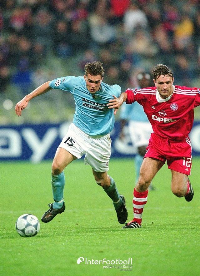 23 Oct 2001: Johan Elmander of Feyenoord holds off the challenge from Bayern's Robert Kovac during the UEFA Champions League match between Bayern Munich and Feyenoord played at the Olympic Stadium in Munich, Germany.