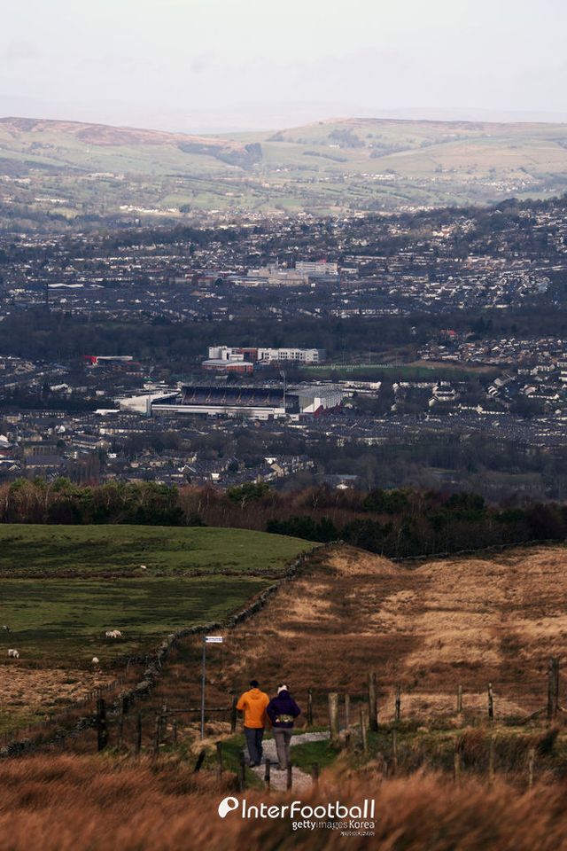 번리의 홈구장, 터프 무어를 바라본 전경