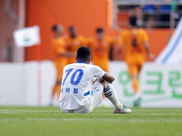 사진 = 세라핌 SNS