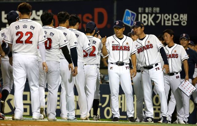 이승엽 감독은 두산에서의 첫 시즌을 충분히 성공적으로 보냈음에도 팬들의 야유를 받았다. ⓒ 뉴시스