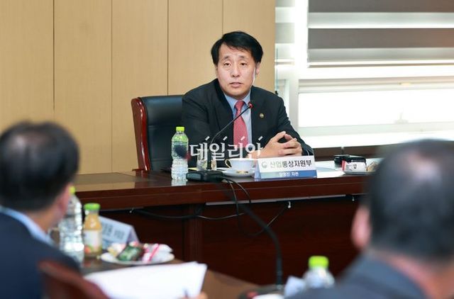 장영진 산업통상자원부 1차관이 20일 서울 마포구 전자회관에서 열린 민생물가 안정을 위한 공산품 가격 점검회의에 참석해 인사말을 하고 있다.ⓒ뉴시스