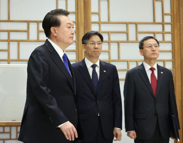 윤석열 대통령이 지난 11일 서울 용산 대통령실 청사에서 열린 국방부·문화체육관광부 장관 임명장 수여식에 입장하고 있다. ⓒ뉴시스