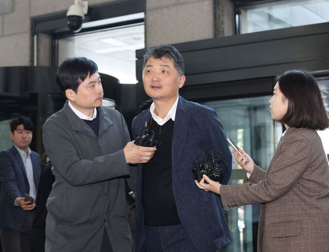 범수 카카오 미래이니셔티브센터장이 지난 23일 오전SM엔터테인먼트 주가 시세조종 의혹과 관련한 조사를 받기 위해 서울 여의도 금융감독원으로 출석하고 있다. ⓒ연합뉴스