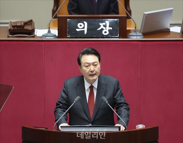 윤석열 대통령이 31일 오전 국회 본회의장에서 내년도 정부 예산안에 대한 시정연설을 하고 있다. ⓒ데일리안 홍금표 기자