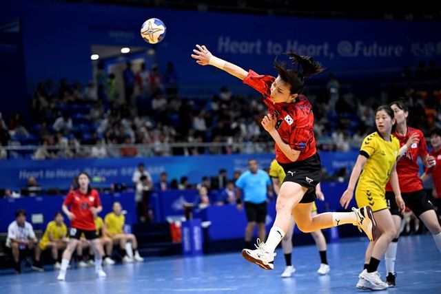 기대했던 여자 핸드볼에서 은메달에 그친 대표팀. ⓒ XINHUA=뉴시스