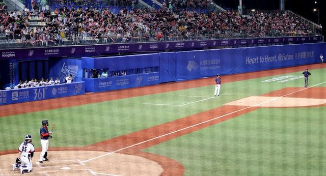 우천 취소 가능성이 생긴 야구 결승전. ⓒ 뉴시스