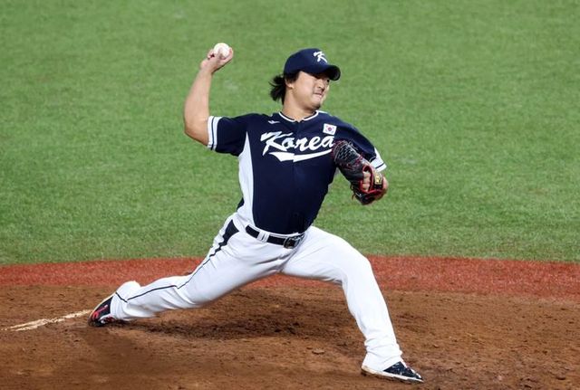 7일 오후 중국 저장성 사오싱시 야구·소프트볼 스포츠센터 1구장에서 열린 2022 항저우 아시안게임 대만과 결승전에서 마무리 투수로 나선 고우석이 역투하고 있다. ⓒ 뉴시스
