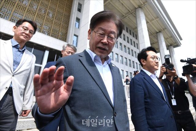 이재명 더불어민주당 대표가 지난 9월 12일 오전 서울 여의도 국회에서 검찰 조사에 출석하기 위해 수원지방검찰청으로 출발하고 있다. ⓒ데일리안 홍금표 기자