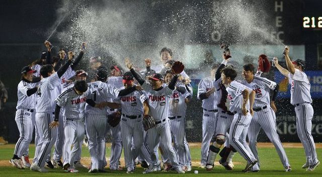 29년 만에 한국시리즈 우승을 차지한 LG트윈스. ⓒ 뉴시스