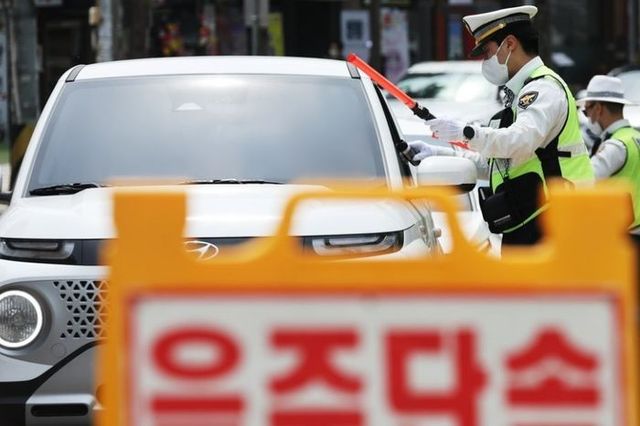 음주단속 중인 경찰 모습.ⓒ연합뉴스