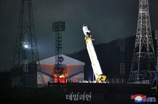 북한이 지난 21일 3번째로 발사한 군사정찰위성 ⓒ조선중앙통신