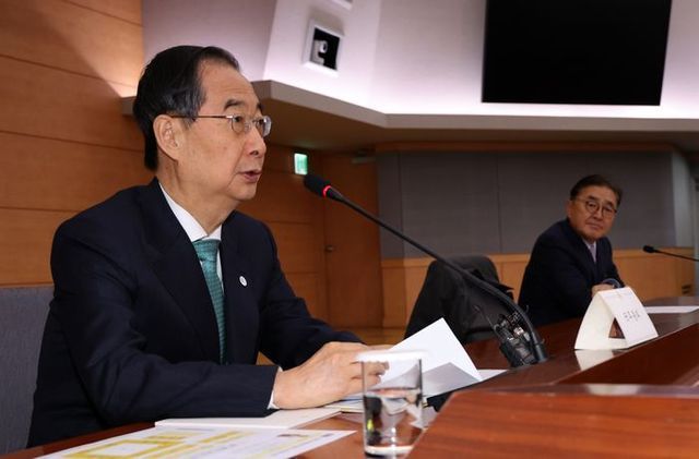 한덕수 국무총리가 24일 오전 서울 종로구 정부서울청사 별관에서 열린 제11차 미세먼지특별대책위원회 회의에 참석해 발언하고 있다. ⓒ뉴시스