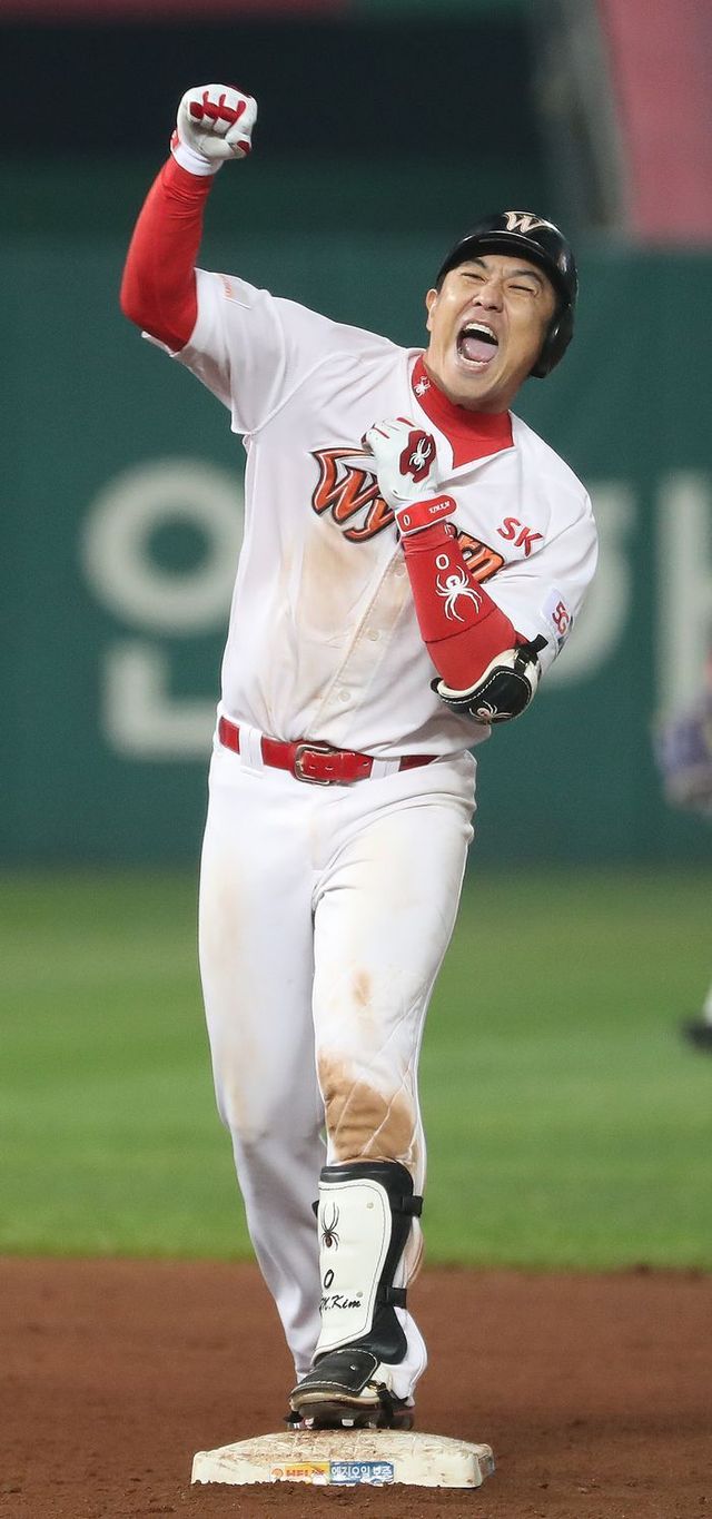 최고 수준의 중견수 수비와 필요할 때의 한 방이 인상적이었던 김강민. ⓒ 뉴시스