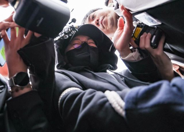 남현희 전 펜싱 국가대표의 재혼 상대로 알려진 뒤 사기 혐의를 받는 전청조 씨가 지난 3일 오후 서울 송파구 서울동부지법에서 열린 구속 전 피의자 심문(영장실질심사)를 마친 뒤 법정을 나서고 있다.ⓒ뉴시스