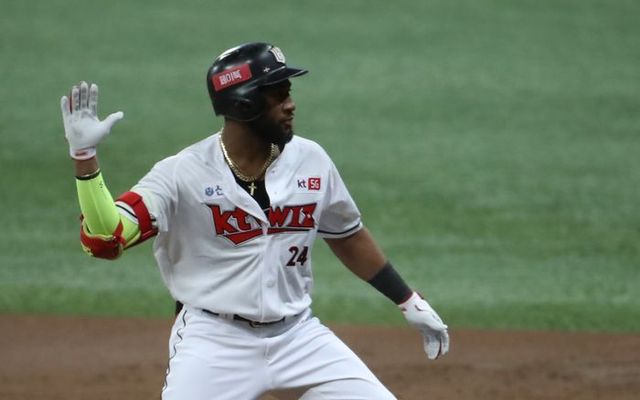 4시즌 만에 KBO리그 무대로 복귀하는 로하스. ⓒ 뉴시스