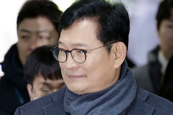 정치자금법 위반 혐의를 받는 송영길 전 더불어민주당 대표가 지난 18일 서울 서초구 서울중앙지법에서 열린 영장실질심사에 출석하고 있다. ⓒ뉴시스