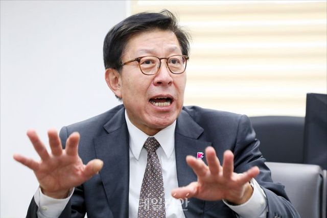 박형준 부산시장이 18일 오후 서울 여의도 부산광역시 서울본부에서 데일리안과 인터뷰를 하고 있다. ⓒ데일리안 홍금표 기자