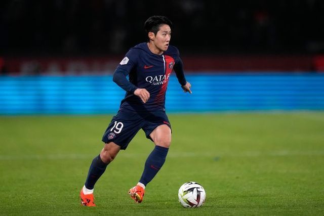 전반기 마지막 경기를 앞두고 있는 파리 생제르맹 이강인. ⓒ AP=뉴시스