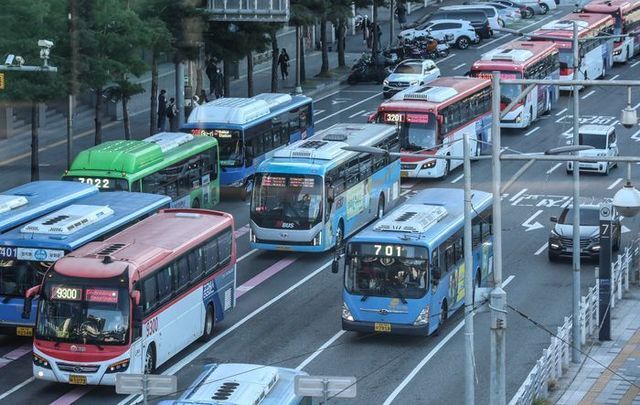 국토교통부 대도시권광역교통위원회가 올해 수도권 29개 집중관리지구에 대한 대중교통 중심의 단기 특별·보완대책 수립 및 이행을 통해 각 지구별 입주민의 교통편의를 높혔다고 27일 밝혔다.ⓒ뉴시스