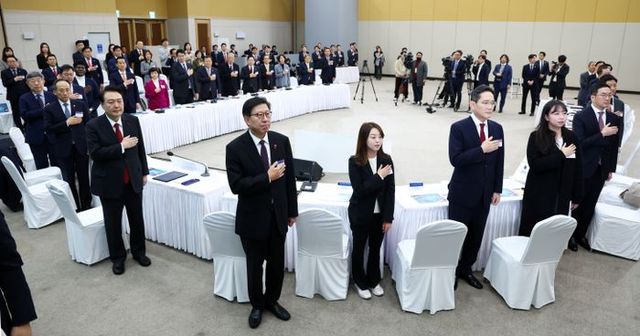 윤석열 대통령이 6일 부산 동구 부산항국제전시컨벤션센터에서 열린 