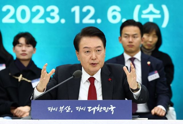 윤석열 대통령이 6일 부산 동구 부산항국제전시컨벤션센터에서 열린 