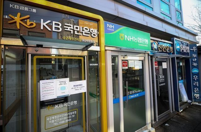 서울 시내에 은행 자동화기기들이 늘어서 있다. ⓒ뉴시스