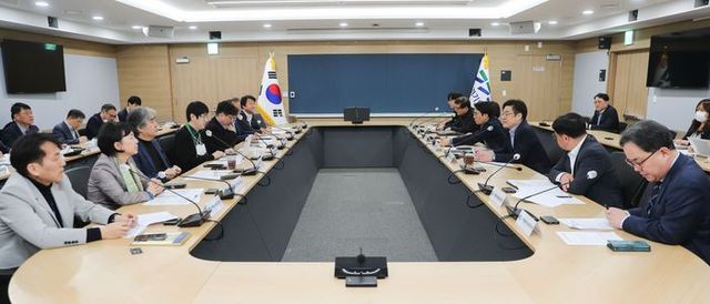 오병권 경기도 행정1부지사가 31일 경기지피티(GPT) 추진 전담 조직(TF) 회의를 진행하고 있다.ⓒ
