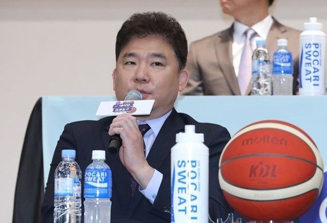 프로농구 포스트시즌 미디어데이 참석한 김승기 감독. ⓒ 뉴시스
