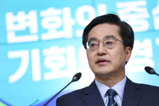 김동연 경기도지사가 9일 경기도청에서 민생복원ㆍ정치복원 관련 기자회견을 하고 있다.ⓒ사진제공=경기도